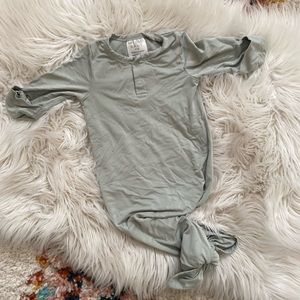 Mebie baby knotted newborn gown